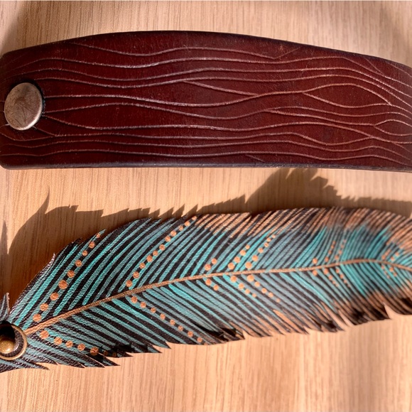 Handmade vegan leather feather bracelet with brown leather cuff. - Picture 2 of 5